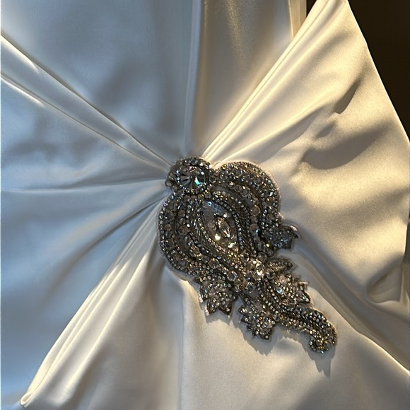 ABS Elegant white satin dress - Picture 8 of 16